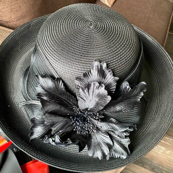 Beautiful wide rimmed showstopper special occasions straw hat - Picture 1 of 4